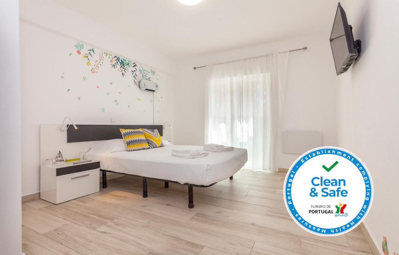 M - Martin & Tomas Guesthouse Lagos Bagian luar foto